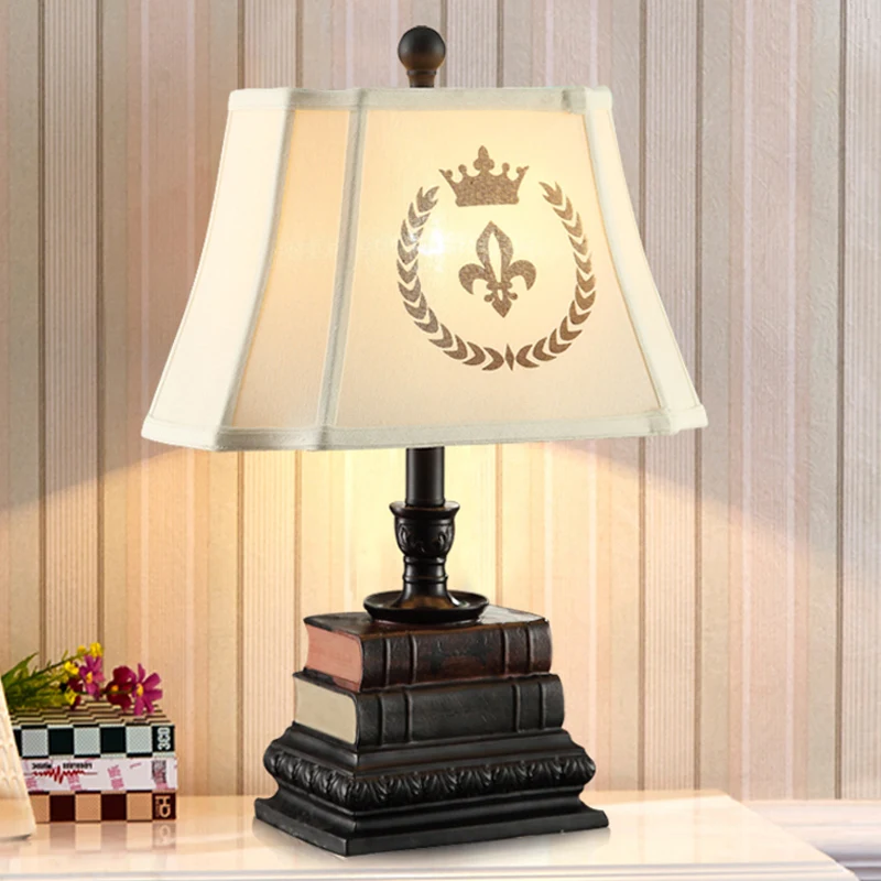 

American creative study lamp table lamp bedroom bedside lamp warm retro fashion living room European-style decorat