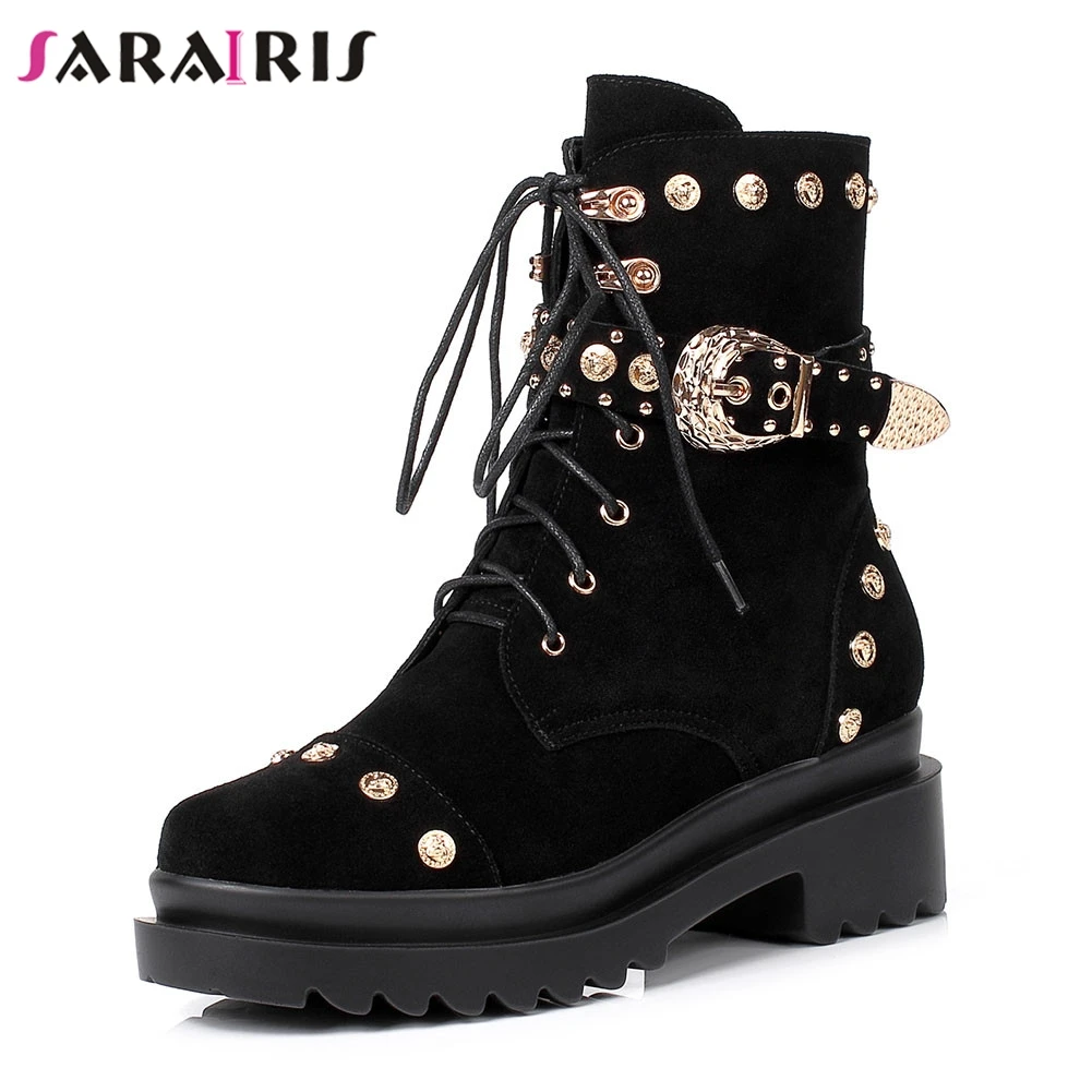Beste SARAIRIS Nieuwe Koe Su egrave;de Gesp Metalen Decoratie Zip Platform Schoenen Vrouw Casual Mode Herfst Winter Enkellaars Zwart