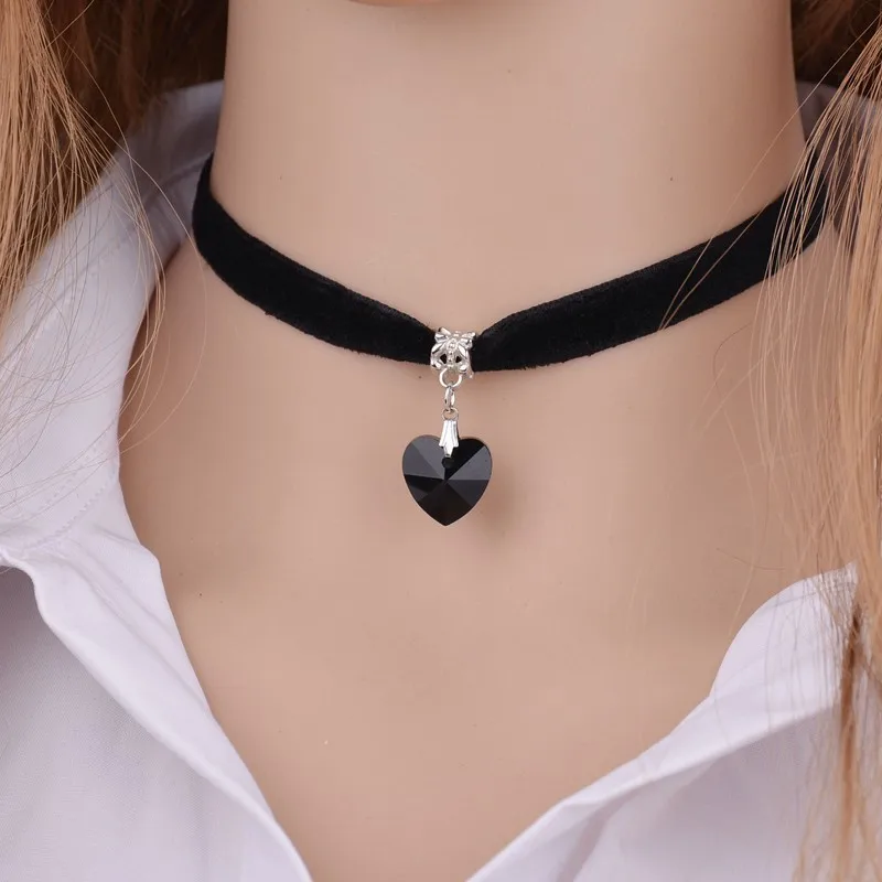 New Fashion Woman Velvet Choker Heart Crystal Pendant Necklaces For Women Jewelry Female Black Ribbon Necklace Party Gift Collar