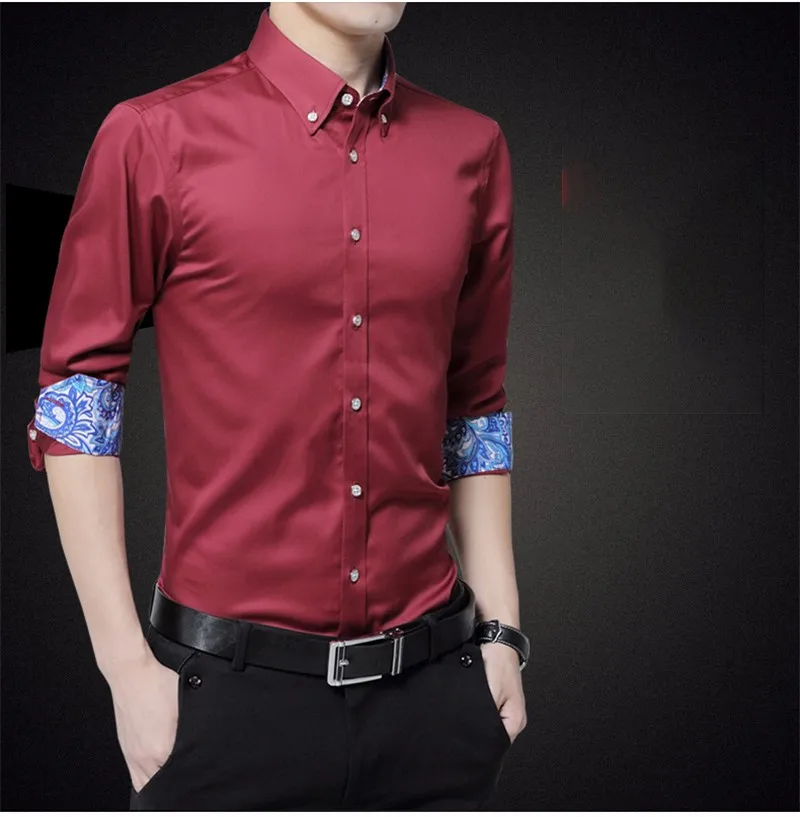 стильный парень в рубашке. цвет рубашки на новый год 2024. сиреневая мужская рубашка. модные рубашки для мужчин. цвет рубашки на новый год 2024.