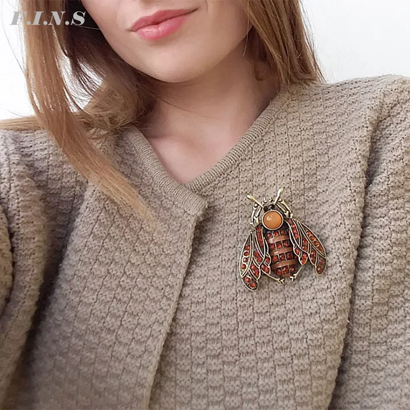 

F.I.N.S Vintage Gold Color Animal Insect Brooch Delicate Brooches for Women Crystal Bts Pins Cloth Accessories Fashion Jewelry