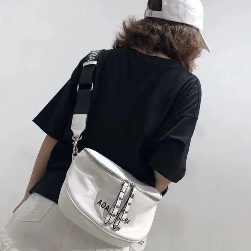 

New explosion-proof small square bag simple rivet punk bag autumn small bag Messenger bag
