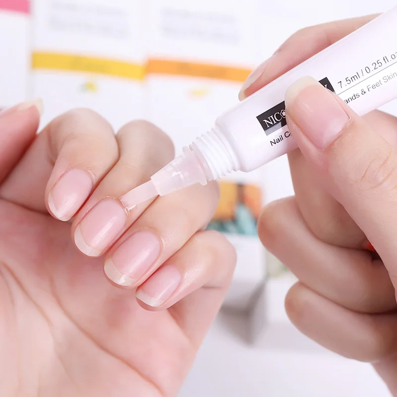 нанесение масла на кутикулу. нанесение масла на кутикулу. можно ли мазать кутикулу маслом. онихолизис масло чайного дерева. нанесение масла на кутикулу.