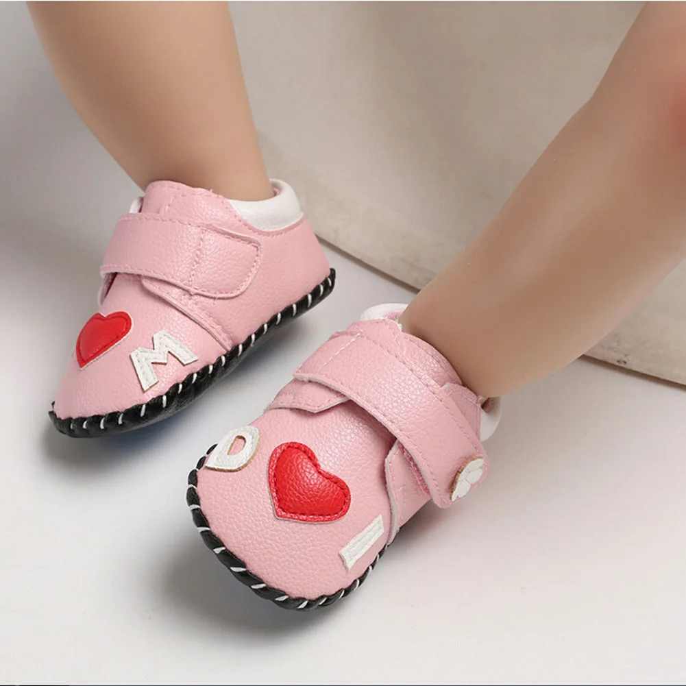 Новорожденных обувь для девочек милые PU Нескользящие мягкие кроватки обувь кожа кроссовки Prewalker сапоги принцесса цветочные детская обувь с рисунком