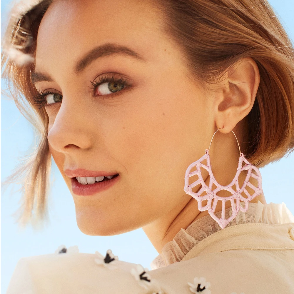 

Dvacaman Statement Geometric Metal Hollow Earrings for Women Blue Honeycomb Flower Drop Earrings Wedding Gift Wholesale Jewelry