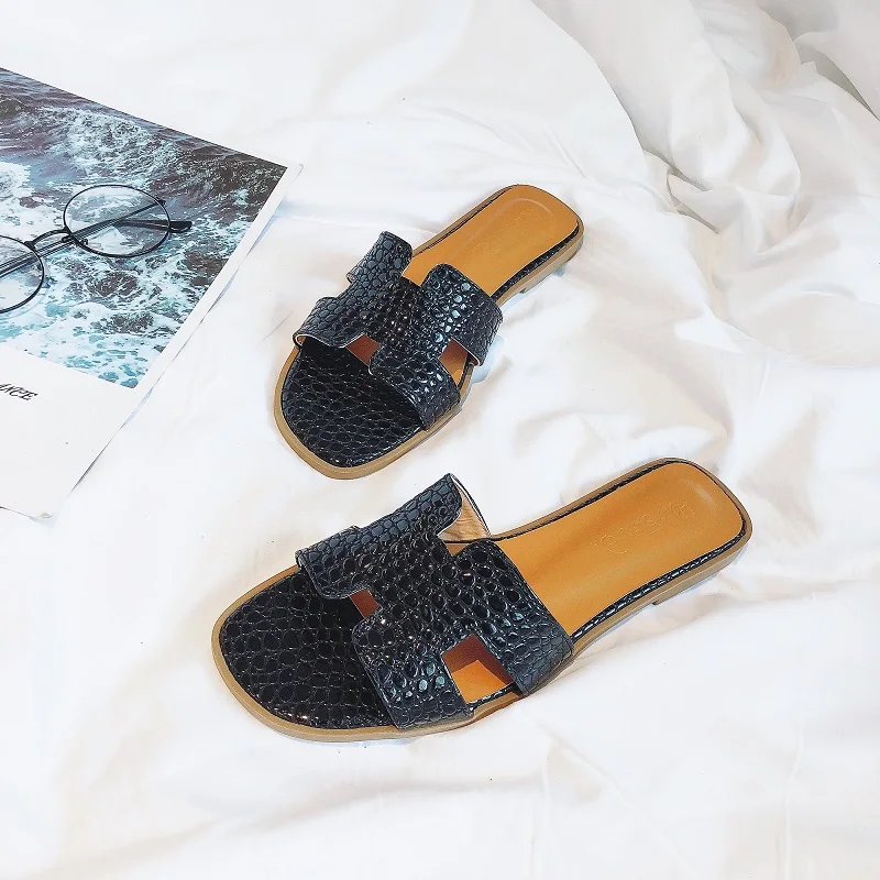 

2019 Summer New Women Slippers Flat with Comfortable Casual Snake Print Slippers Casual Flip Flops
