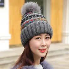 Недавно Утепленная зимняя шапка для Для женщин трикотажные шапочки разноцветные вязать шапочки Кепки с пом Англичане открытый женский Кепки