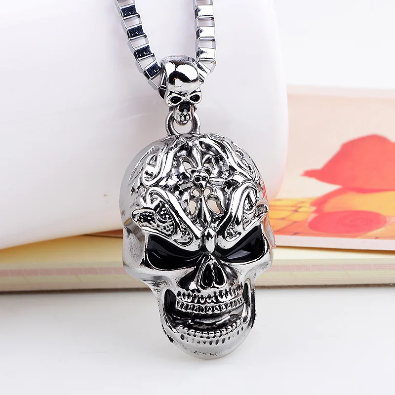 

2019 Super Fashion Punk Rock And Roll Wind Personalized Skull Pendant Necklaces Wholesale Make Man Suffocating Big Skull Jewelry