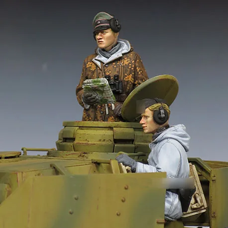 

1/35 Resin Figures WWII Tank Soldiers 2pcs/set Model Kits
