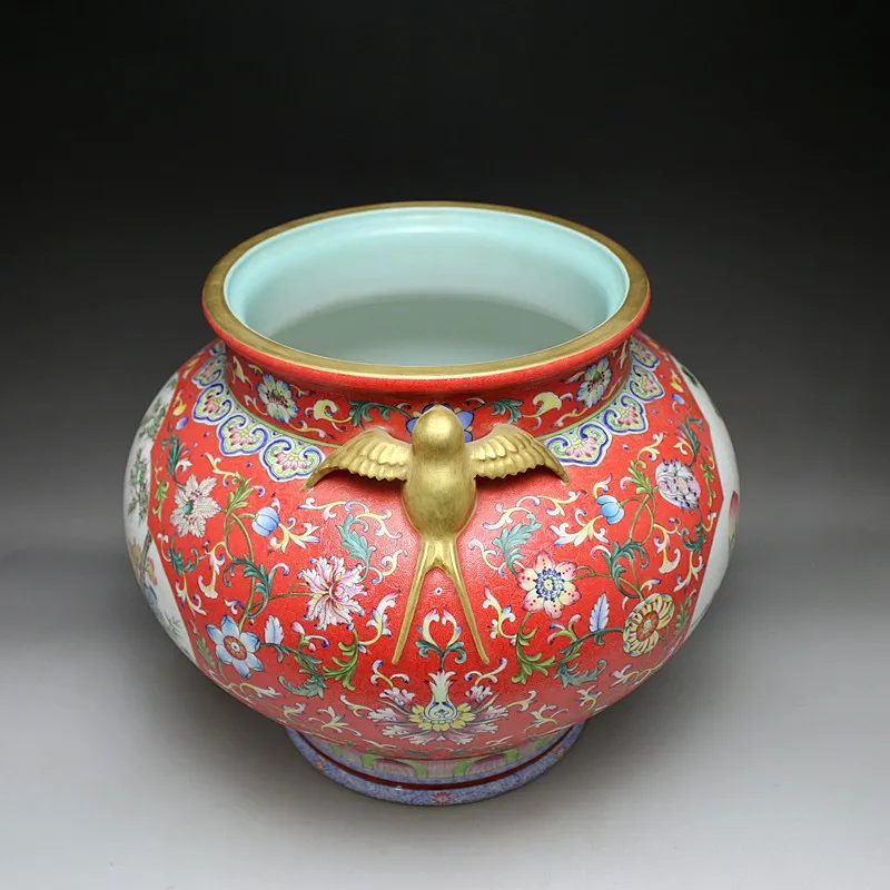 Qing Dynasty Pastel Interlocking Flowers Swallow jar 