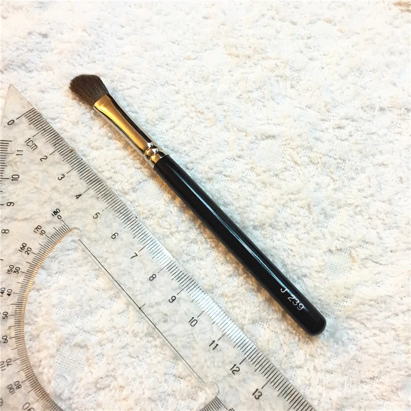 Hakuhodo J239 Angled Eyeshadow Brush _ 1