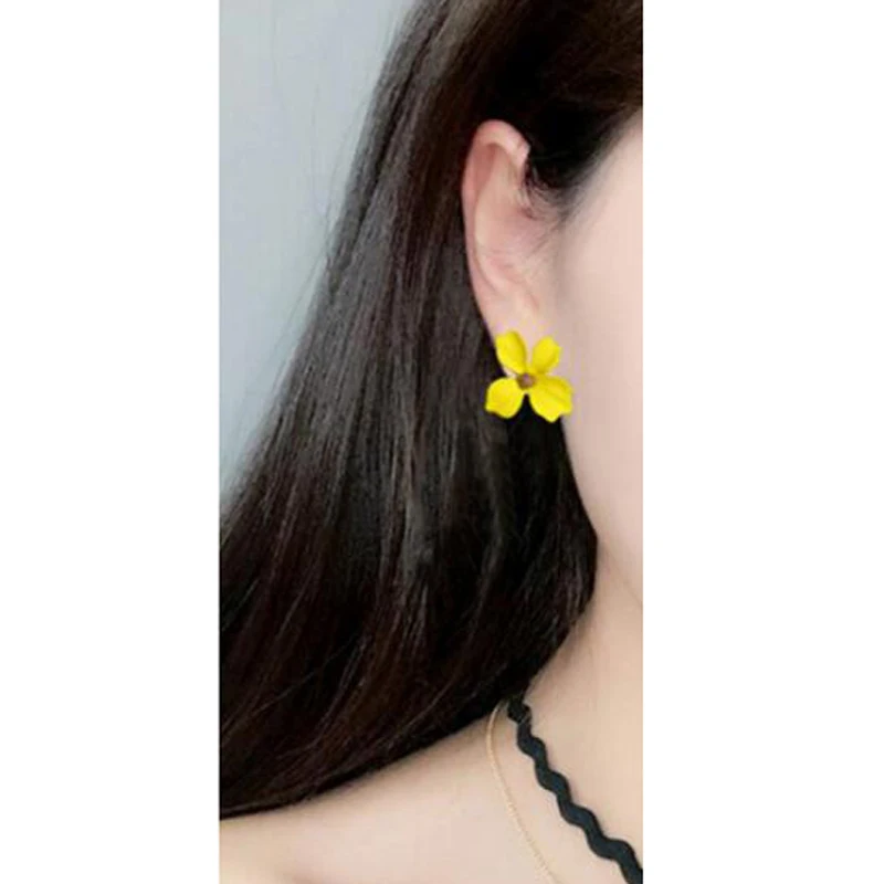 

Women Flower Stud Earrings AM0668
