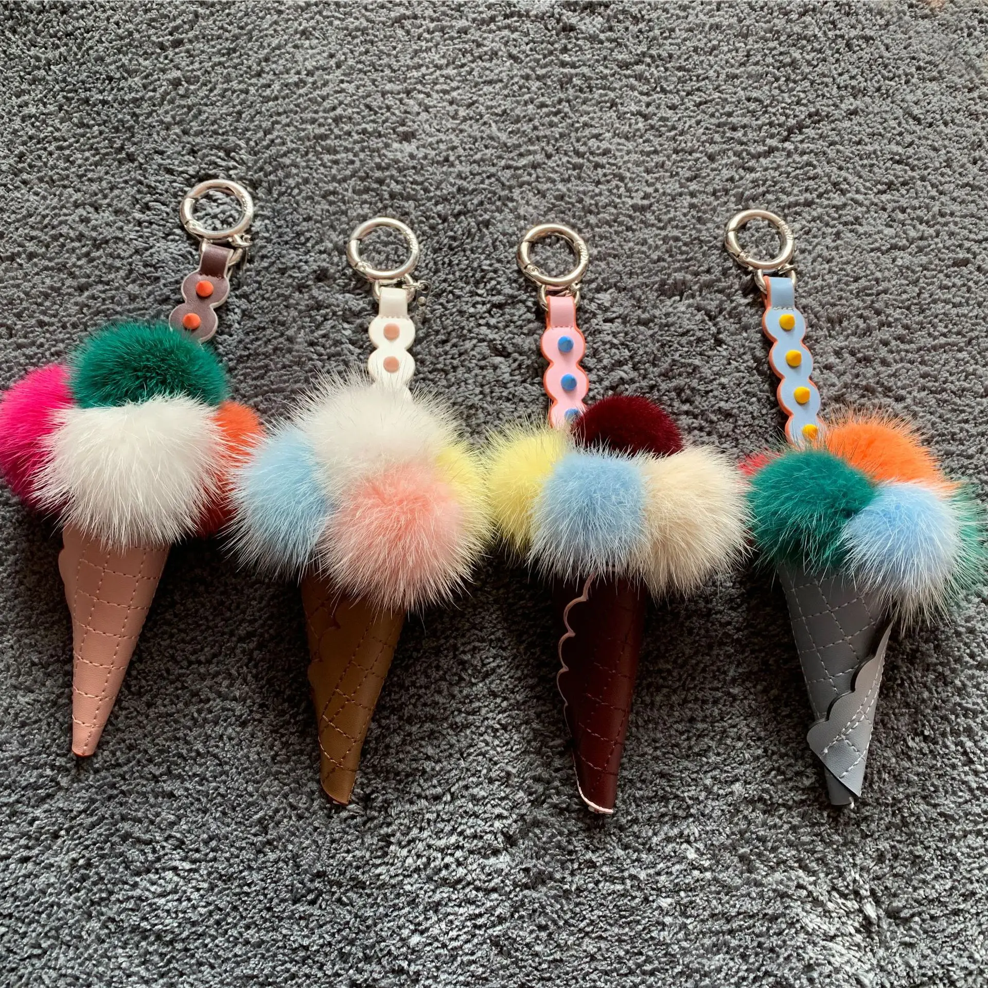 

2019 Real Mink Fur Monster Ice Cream Bag Bugs Charm Keyring Charm Car Phone Key Ring Pendant Pom Pom Keychain Fur Keychain