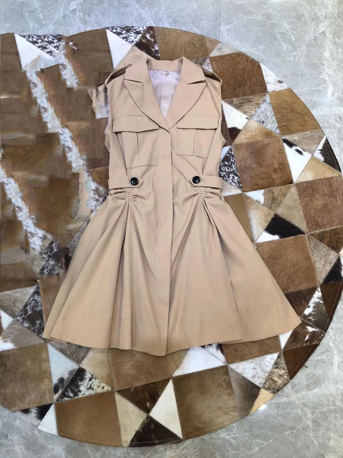 

2019 new ladies fashion sleeveless lapel solid color waist double waist pleated dress 0613