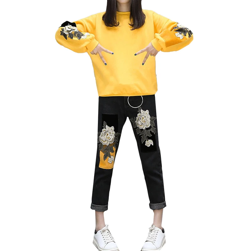 

Plus Size 5XL 2019 Spring Fall 2 Piece Sets Women Jeans Suit Casual Loose Embroidery Flowers Tops jeans Autumn Female Pants Set