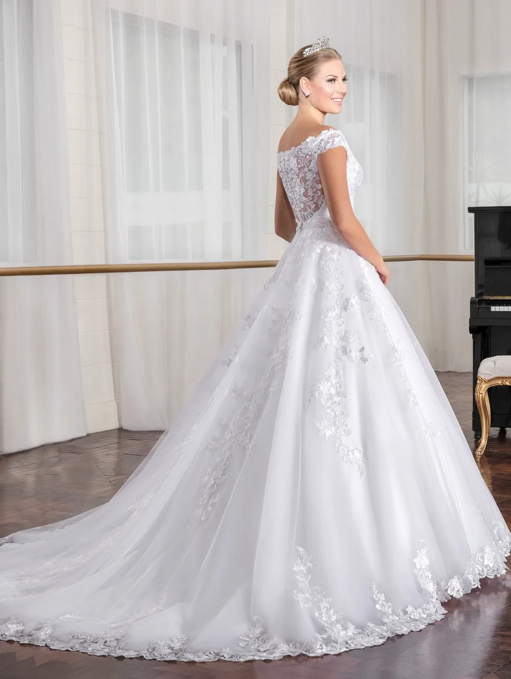 2019 Ball Gown Lace Long Wedding Dresses Off The Shoulder Buttons