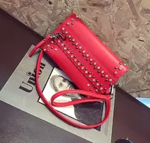 Bolso del sobre de 2017 Nuevas Mujeres de La Moda Remaches Bolso Maleta Roja Americana Retro Hombro Pequeño Cuadrado Simple Cubierta Diagonal Clutche(China (Mainland))