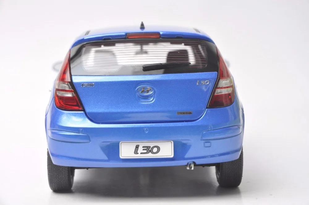 1:18 литья под давлением модель для hyundai i30 синий хэтчбек сплав игрушечный автомобиль миниатюрная коллекция подарок