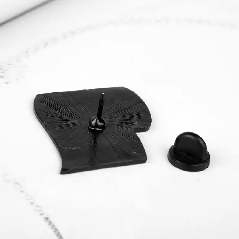 Negro Letras Divertido Estilo Punk creativo Denim de Denim Vintage Insignia Broche Pin DP