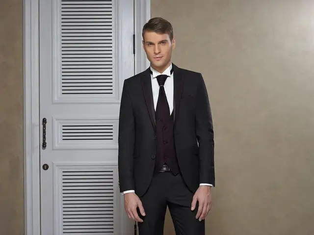 2018 Black Wedding Dresses Men S Suits Burgundy Two 2018 Black Wedding Dresses Men S Suits Burgundy Two Ons Groom Suit