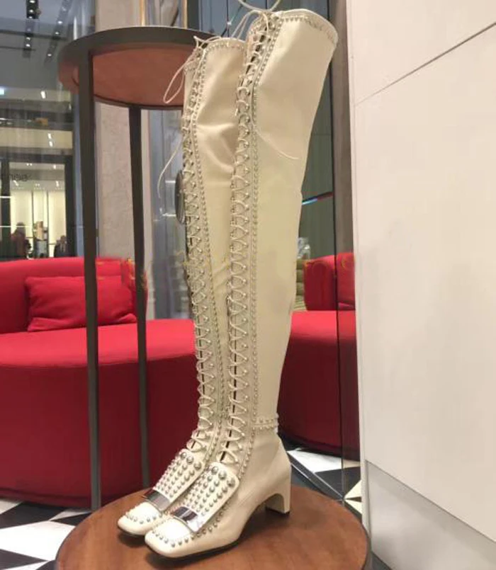 Beige En Bottes Mode Carré Étrange Beige Prova Le Rivet Med Bout noir Décoration Perfetto Talon Conception Noir Sur Métal Femmes Genou W4g1Twvq