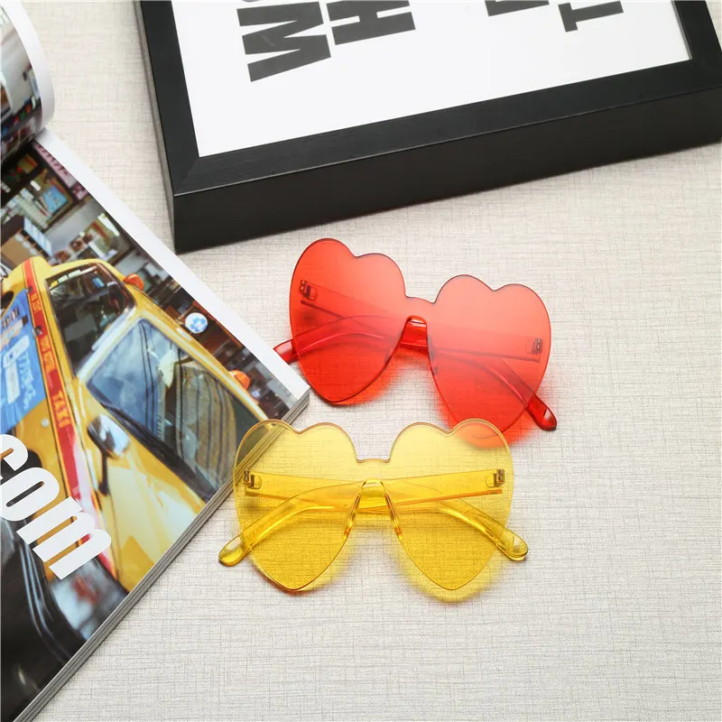 

M MISM Fashion UV400 Heart Sunglasses Transparent Lenses Plastic Frame Goggles Zonnebril Dames Classic For Women Kids Sunglasses