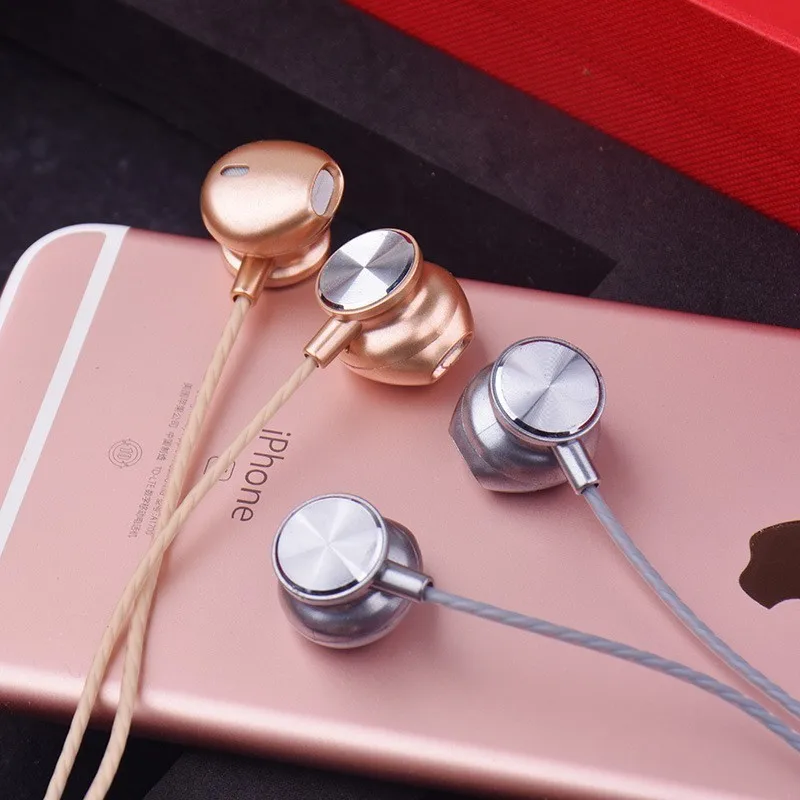 wired earphone