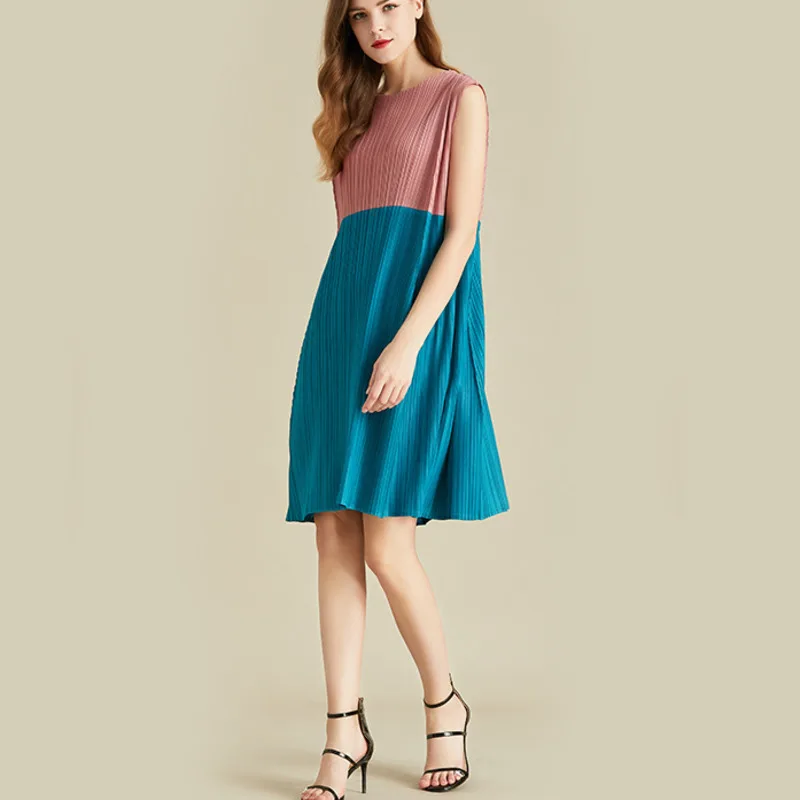 

LANMREM 2019 New Summer And Autumn Fashion Women Clothes Round Neck Sleeveless Contrast Colors Pleated Pullover WH70505