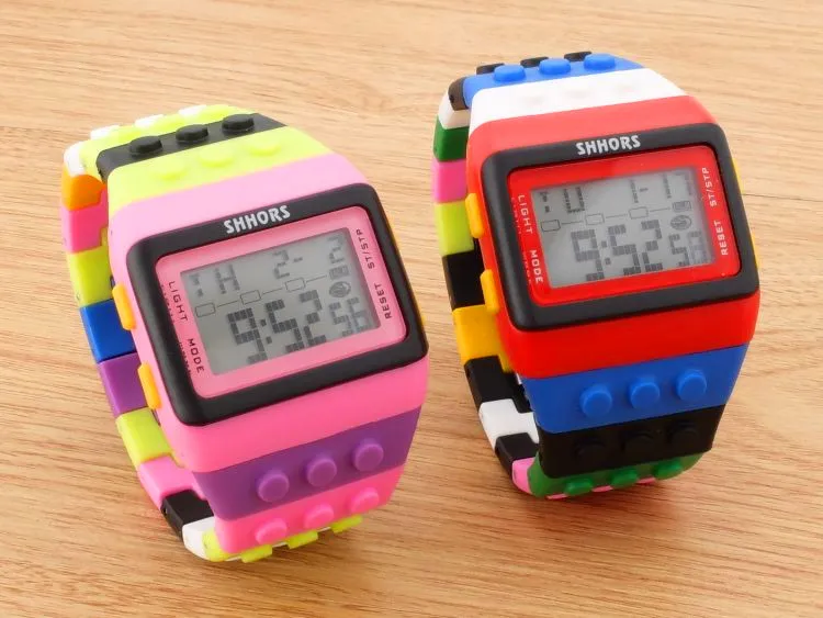 LED الرقمية قوس قزح الفرقة الرجال النساء الرياضة الساعات مقاومة للماء عارضة المعصم 2018 جديد أزياء