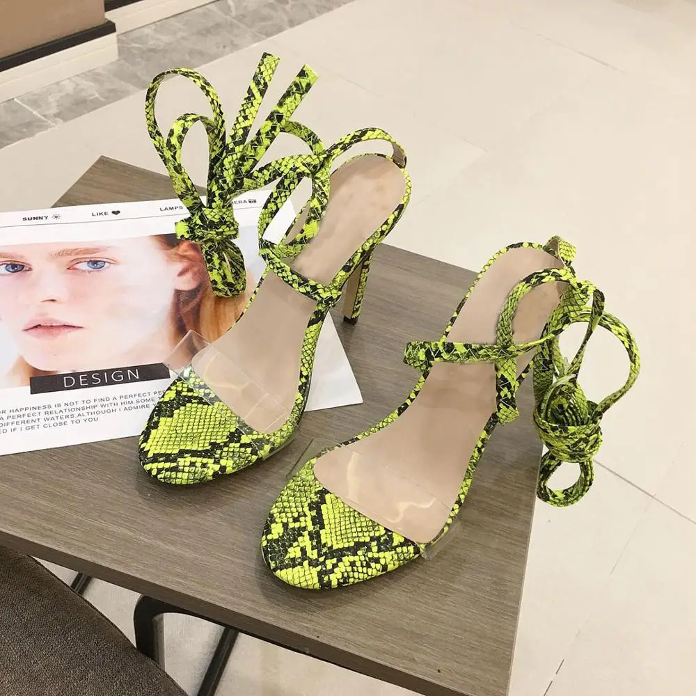 Bellinsley/брендовые летние женские босоножки на высоком каблуке со шнуровкой и флуоресцентным запахом; прозрачные женские босоножки; женская обувь под змеиную кожу; туфли-лодочки