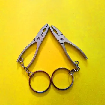 

30 Pcs Mini tool clamp keychains pliers keyring Vise keychain metal keychain zinc alloy key ring creative keychain