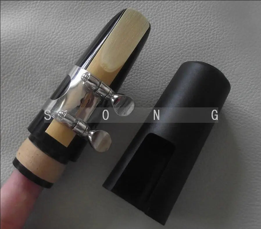 

Bb Soprano clarinet Mouthpiece & Ligature & cap & reed Good sound