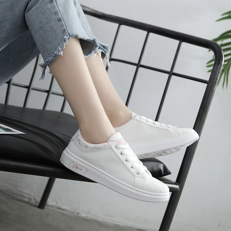 TB2GnIUBxWYBuNjy1zkXXXGGpXa_!!671397438.Women Casual Shoes 2018 Autumn Women Sneakers Fashion Embroider Breathable Platform White Canvas Women Shoes
