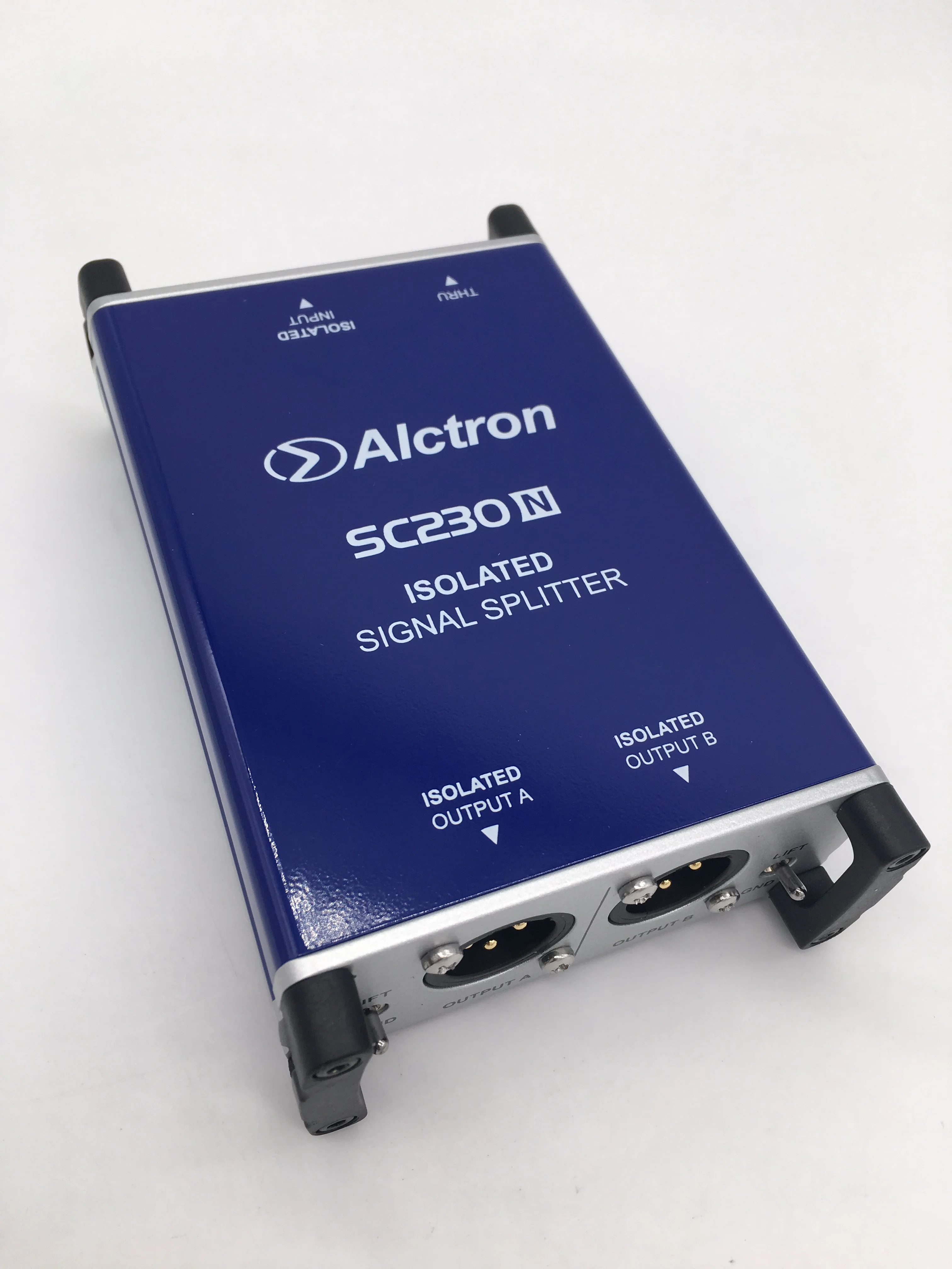 

Alctron SC230N professional isolated microphone splitter audio signal separator split a male mic XLR input to 2 XLR output