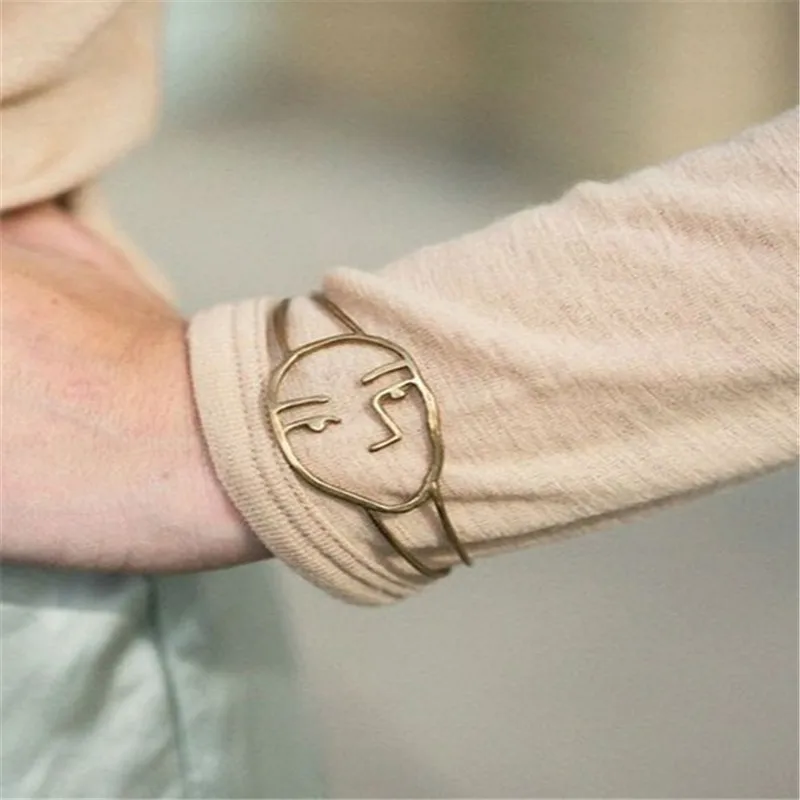 

European Kpop Perfume Feminino Bijoux Jewelry Bangle Bracelets Hollow Out Figure Face Shaped Pendant Open Accessories Bracelet