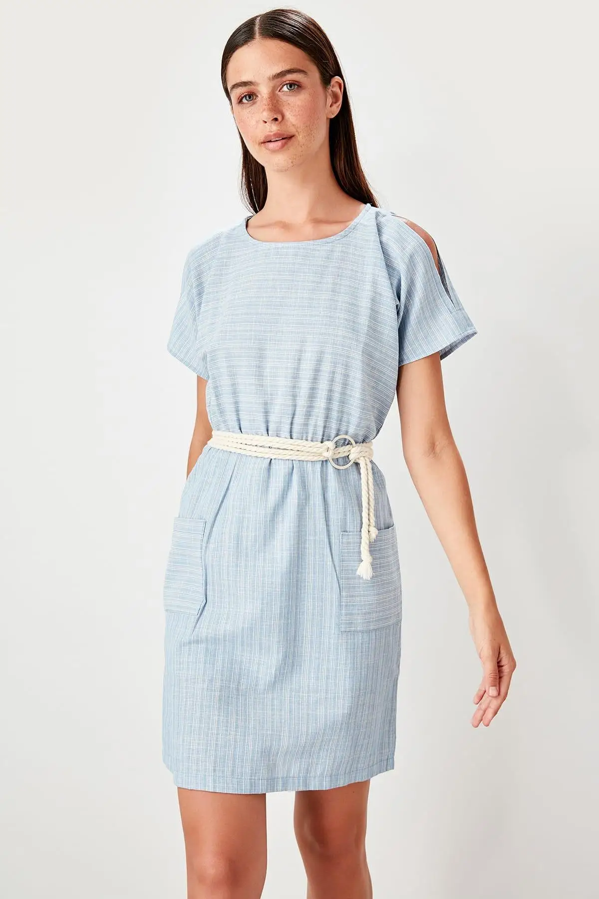 

Trendyol Blue Shoulder Low-Cut Dress TWOSS19AP0282