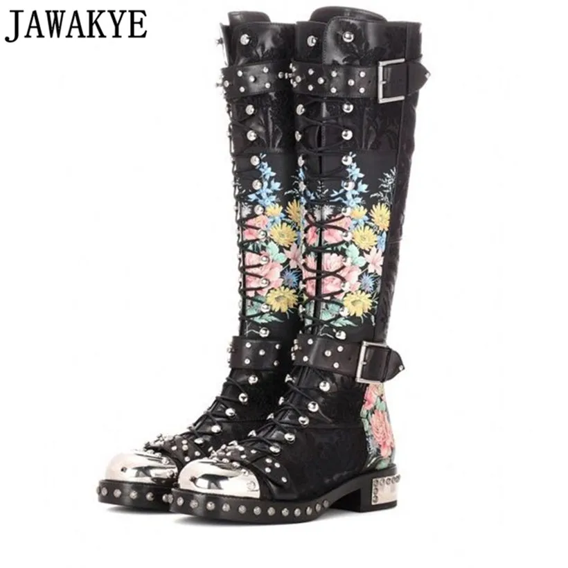 JAWAKYE/длинные кожаные ботинки с заклепками и шипами; ботинки в байкерском стиле с вышитыми цветами; ботинки с перекрестной шнуровкой и пряжкой на ремешке; bota feminina