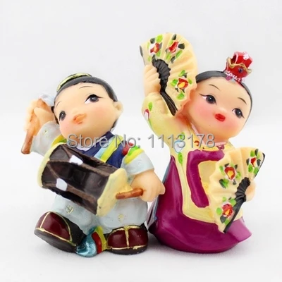 

wedding cake toppers Korean Hanbok dancing playing Folk resin dolls bride and groom ornaments figurines Valentine's Day gift