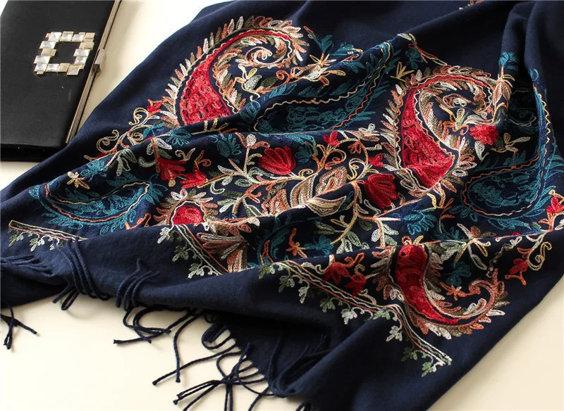 New Luxury Brand Women Scarf High Quality Embroidery Winter Cashmere Scarves Lady Shawls and Wraps Female Pashmina Echarpe