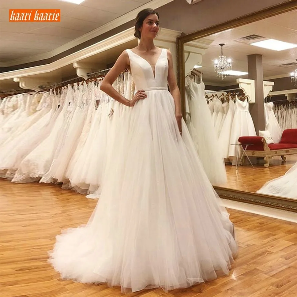 

Fashion Bohemian White Wedding Dress 2019 Long Wedding Gowns BOHO V-Neck Tulle Backless Floor Length Beach Women Bridal Dresses