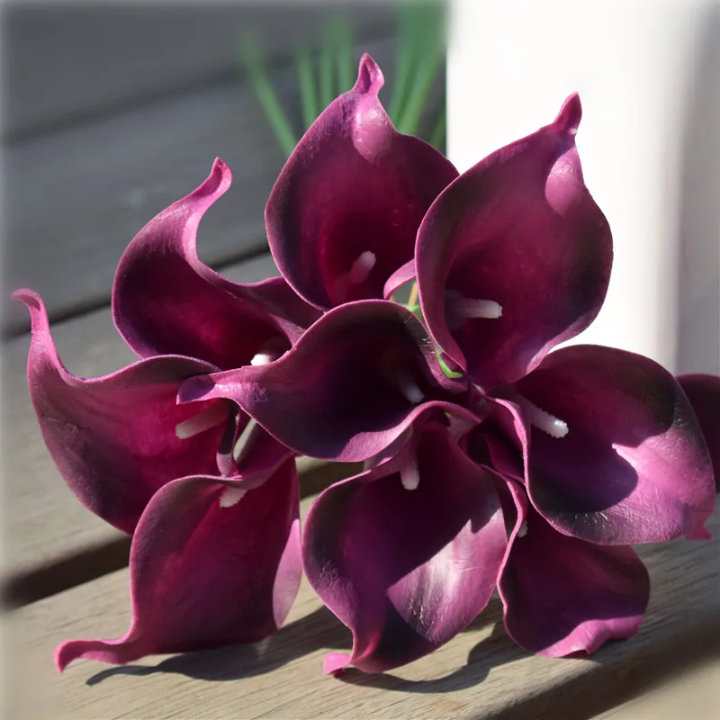 Искусственные цветы Настоящее прикосновение Калла лилии букет Калла Лилия для свадебных букетов Свадебные фальшивые цветы невесты 10 шт - Цвет: black plum
