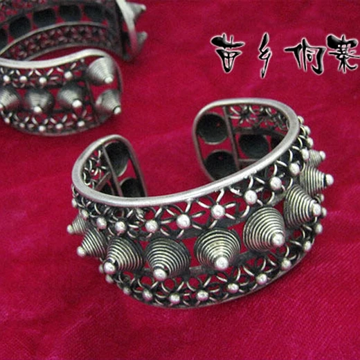 

free shipping>>2pcs minority folk style manual Miao Silver personality rivet Bracelet