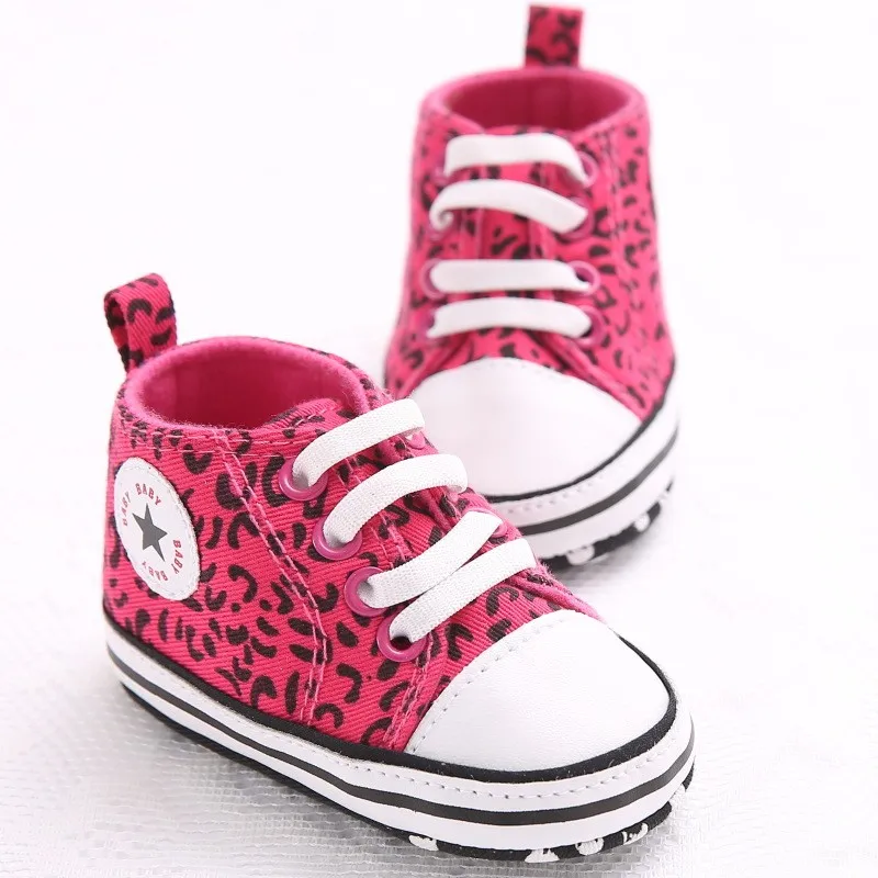 Леопардовая обувь для новорожденных; спортивная парусиновая обувь для мальчиков и девочек; обувь для первых походов; Детские кроссовки на мягкой подошве; bebe Sapatos; модная обувь