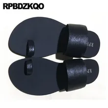 Мужские сандалии с петлей для подиума; кожаные летние шлепанцы; итальянская мягкая модная повседневная обувь без застежки; тканые черные пляжные шлепанцы