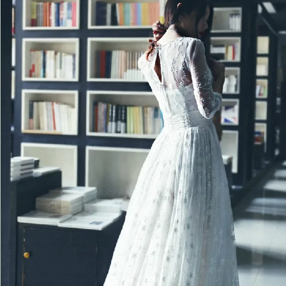 Весеннее новое белое кружевное платье с вышивкой, художественное маятниковое платье для пляжного отдыха, тонкое качественное Открытое платье