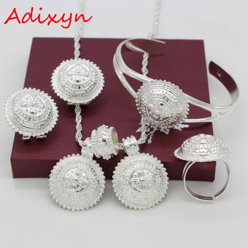 Schmuck Set Halskette mit Anhänger Armband Ring Ohrringe Silber. Schmuck Set Halskette mit Anhänger Armband Ring Ohrringe Silber.