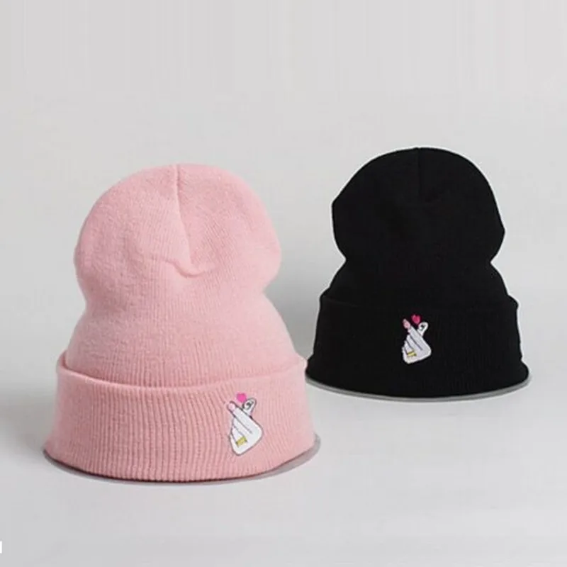 Зимние женские повседневные вязаные шапки Skullies Bonnet Gorros с вышивкой пальцев |