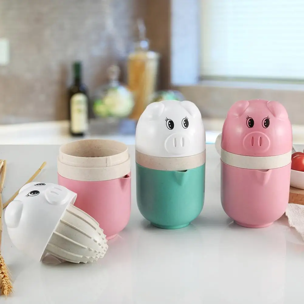 

Portable Cute Pig Mini Manual Juicer Household Blender Mixer