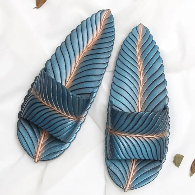 

2019 New women sandals summer transparent crystal shoes jelly rhinestone flat bottom shoes open toe beach slippers