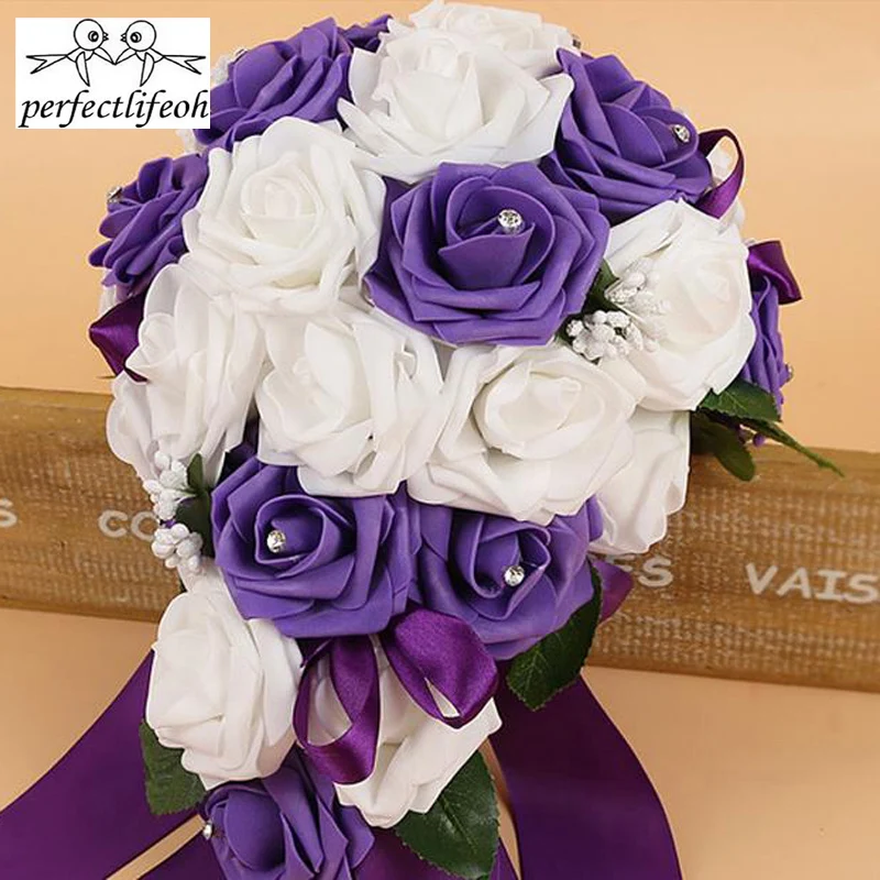 

perfectlifeoh Europe and the United States wedding bride drops hand holding flowers wedding bridesmaid bridesmaid